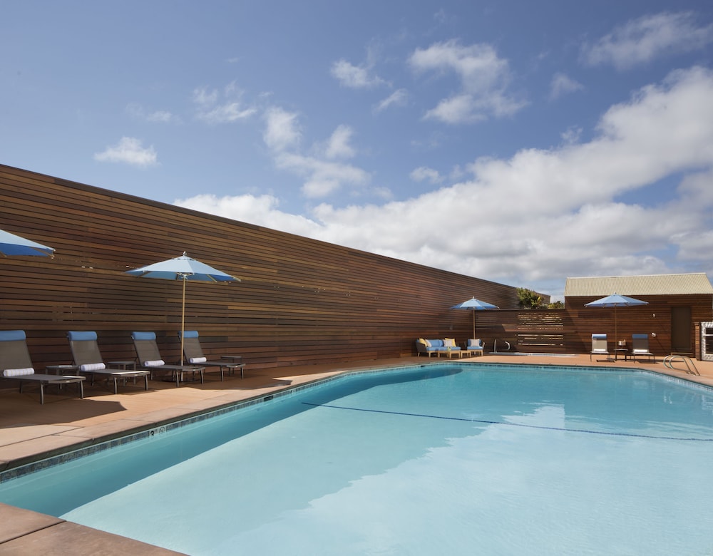 Monterey Beach Hotel, a Tribute Portfolio Hotel 3/83