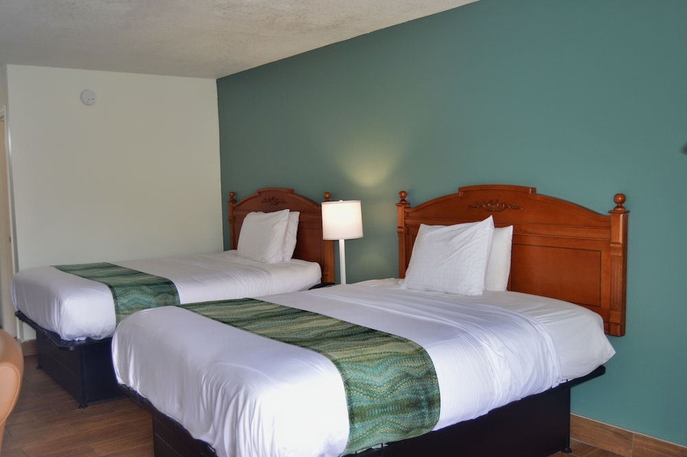 Days Inn by Wyndham Hardeeville Near Hilton Head 15/50