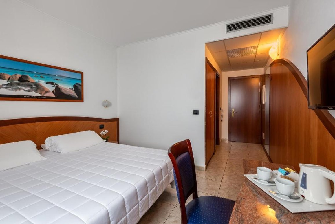 Rivoli Hotel 7/36