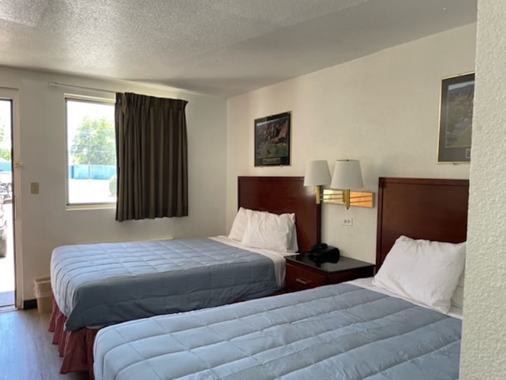 Days Inn by Wyndham Farmington NM 18/59