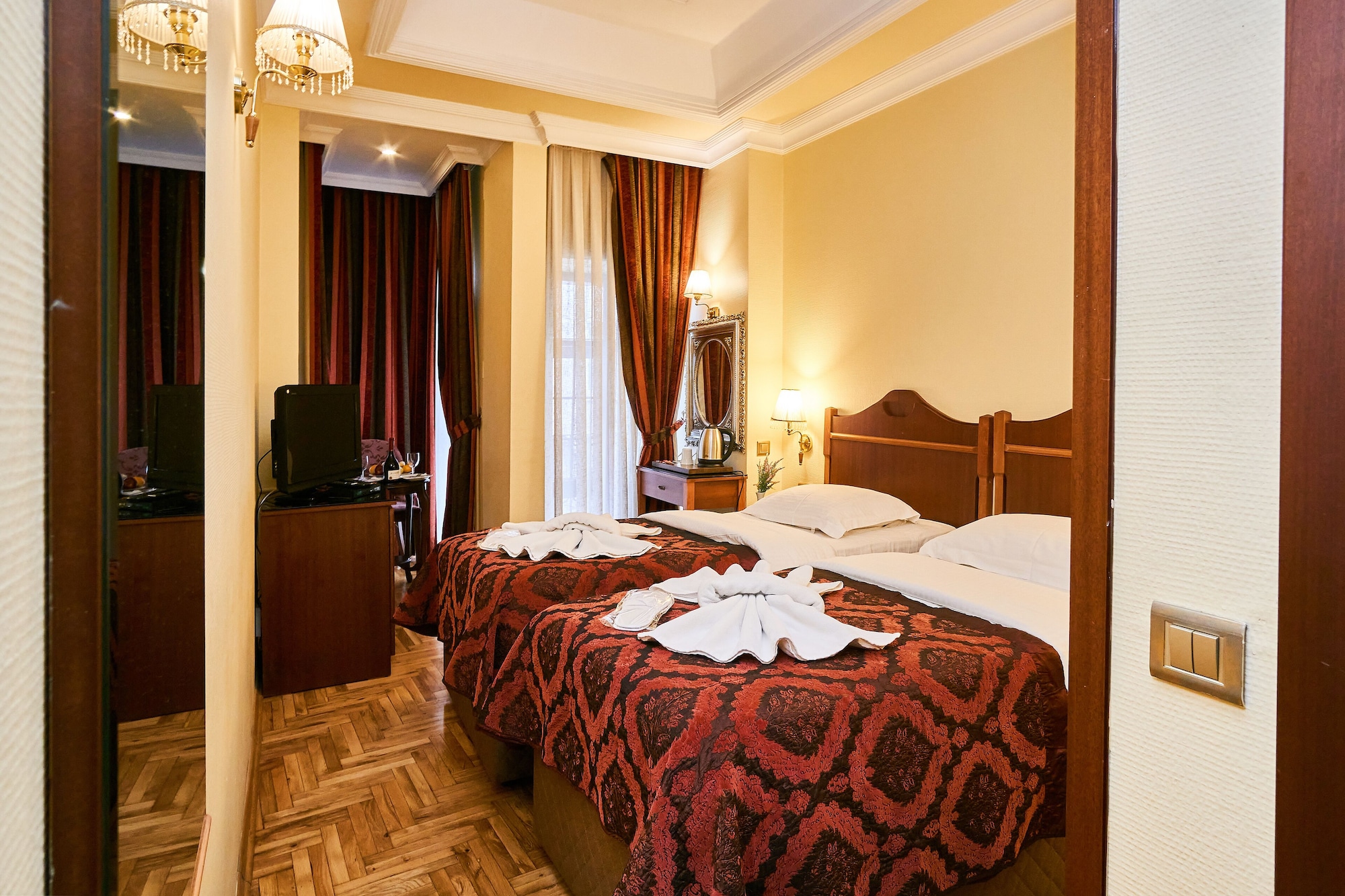 SUPERIOR, DOUBLE OR TWIN BED