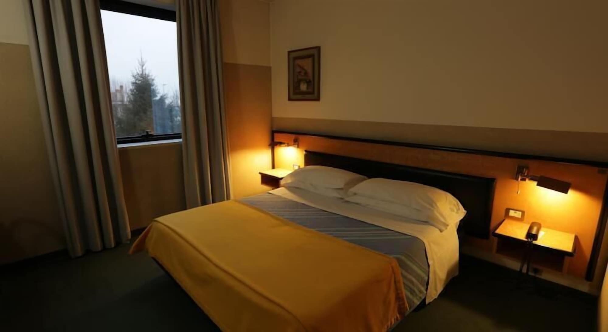 ROOM, SINGLE, ACCESSIBLE