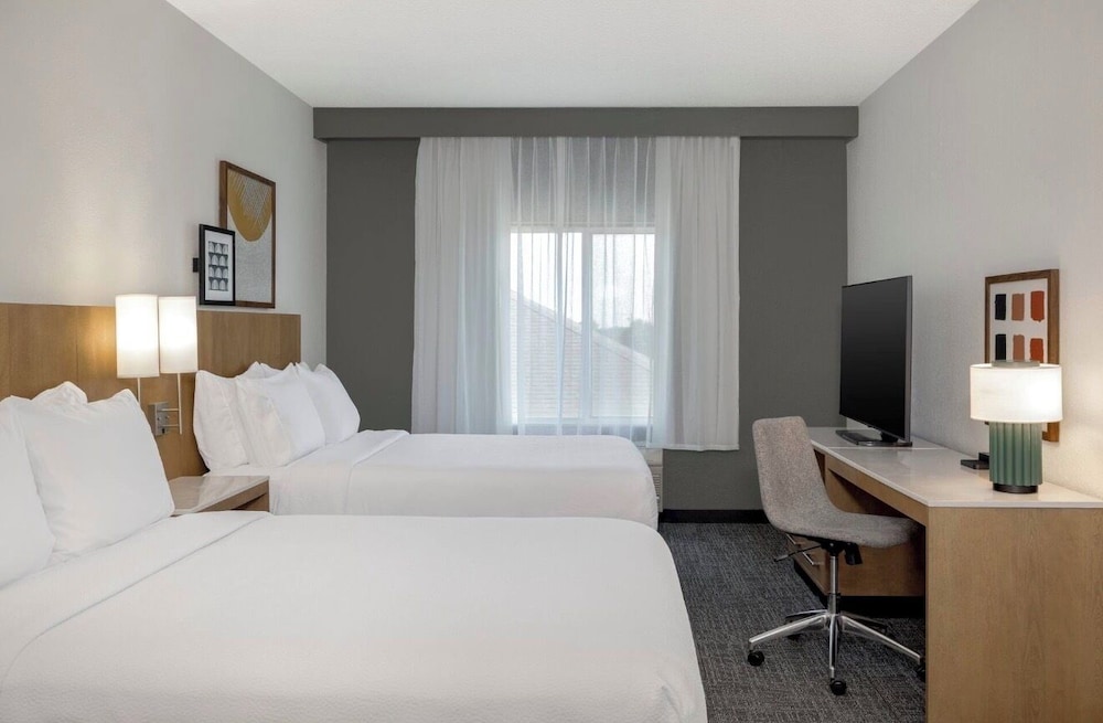 Room at Spark by Hilton Ames, AMES - IA
