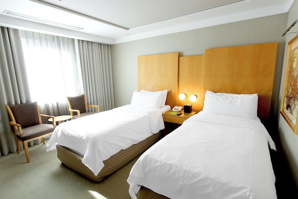 DELUXE, TWIN BEDS