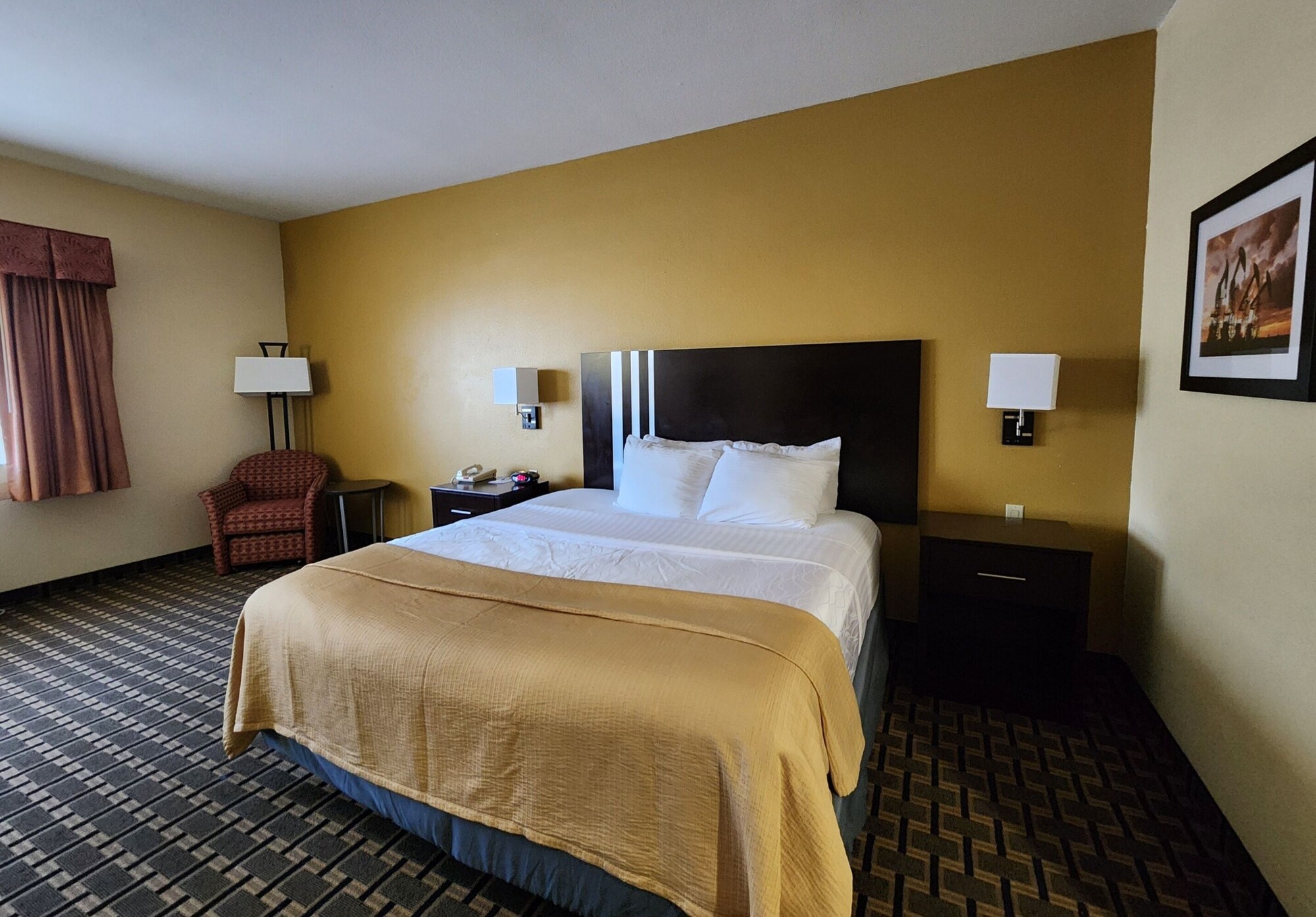 SUITE, KING BED, ACCESSIBLE