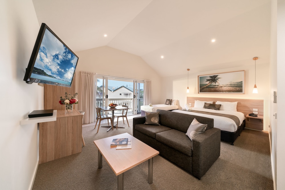 Boathouse Resort Studios & Suites 44/69