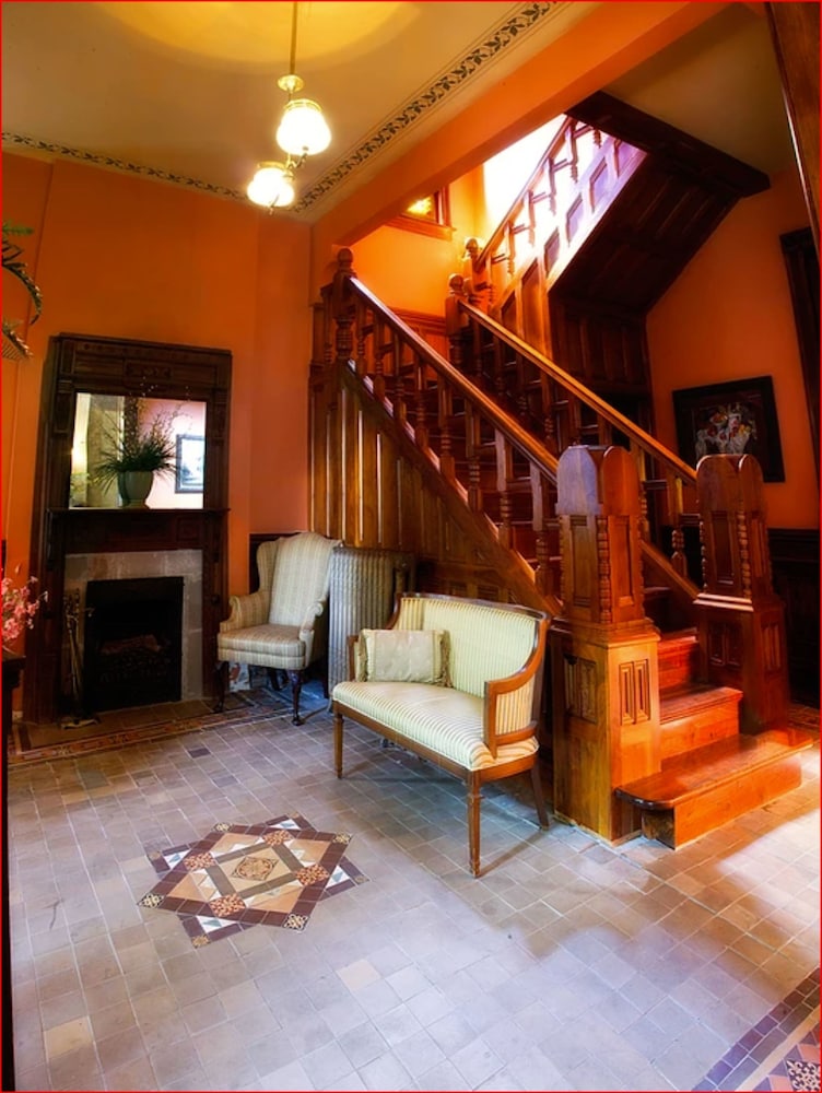 Whiskey Mansion Bed and Breakfast 10/22