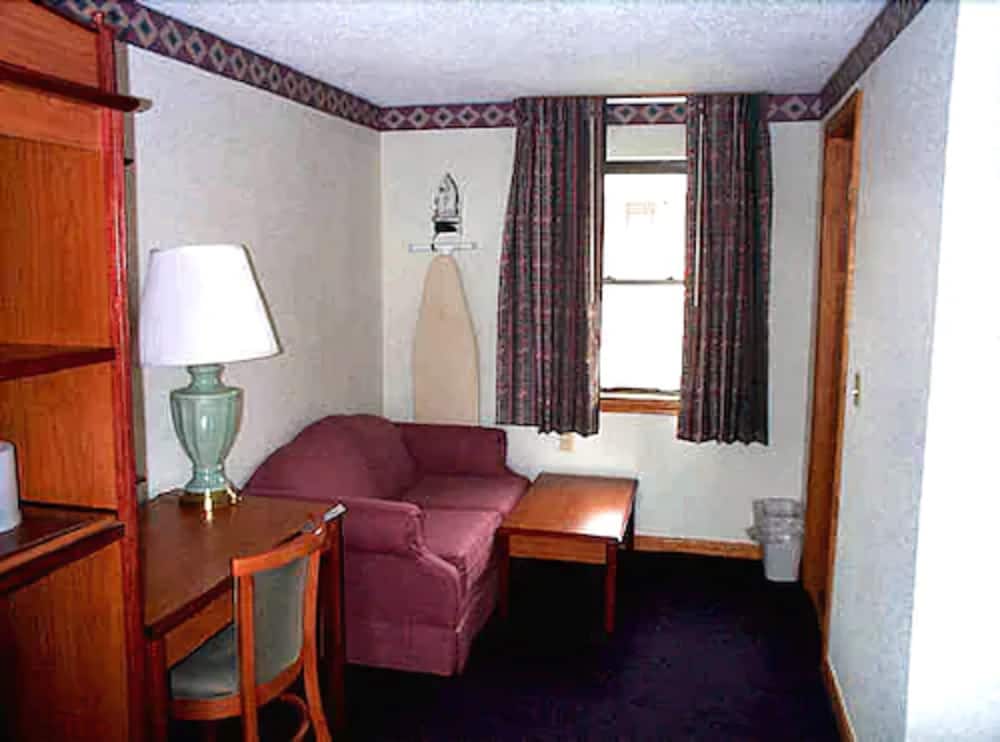 Wesley Inn & Suites 7/11