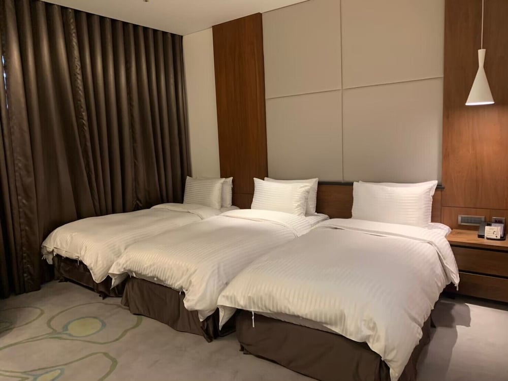 Deluxe, Triple, 1 Queen and 1 Single Bed, with Child Extra Bed