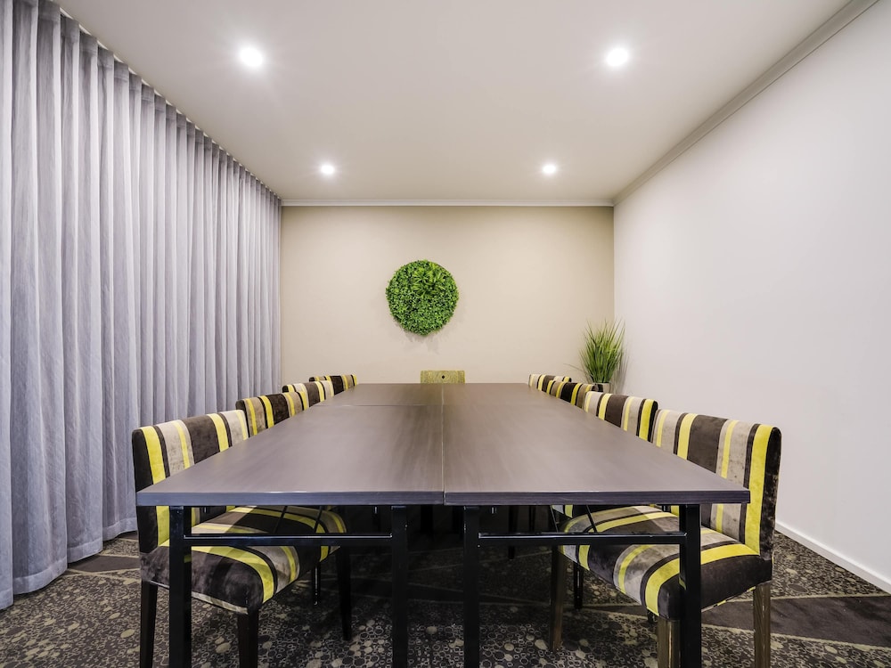 Mercure Albury 38/49
