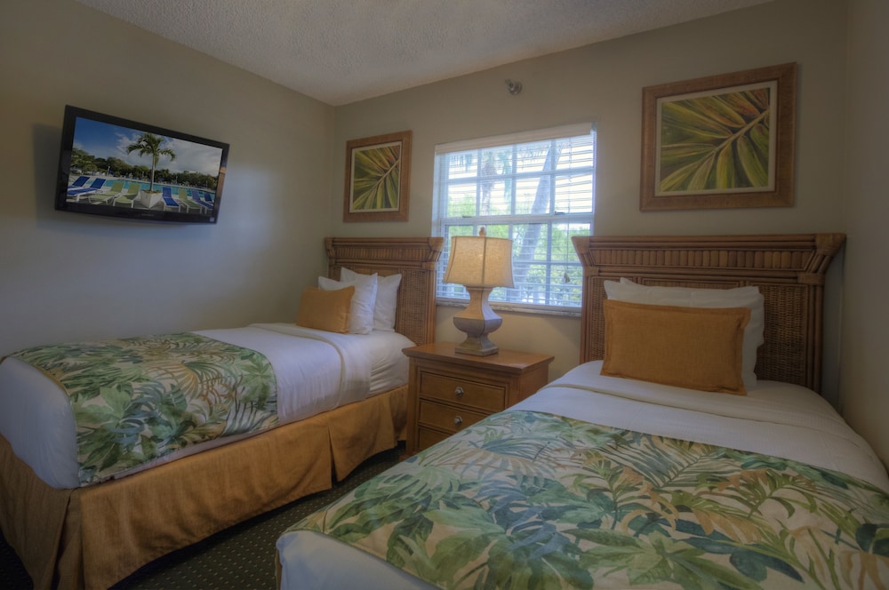 Ocean Pointe Suites Hotel 22/38