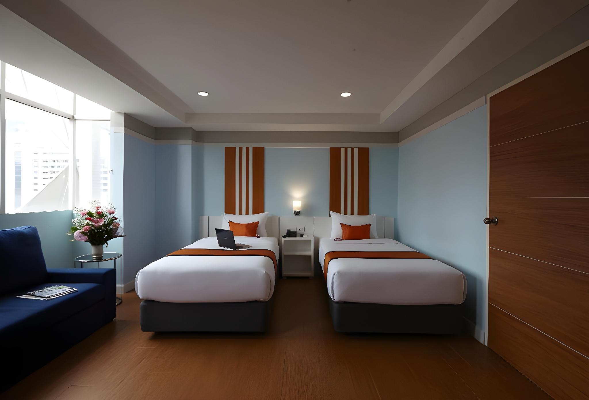 DELUXE ROOM