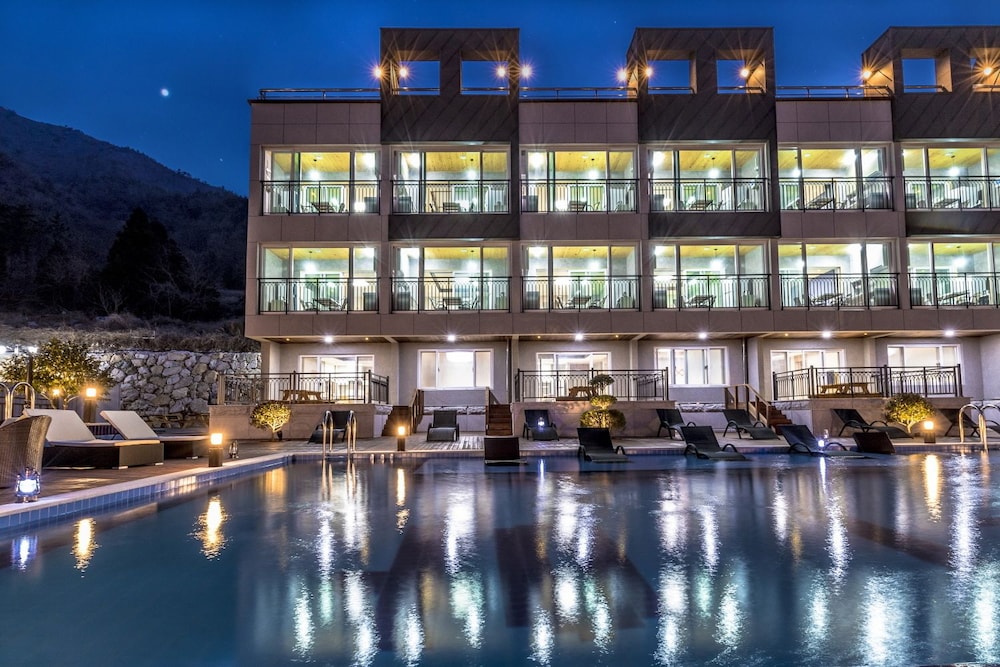 Aria Pension Resort 2/47