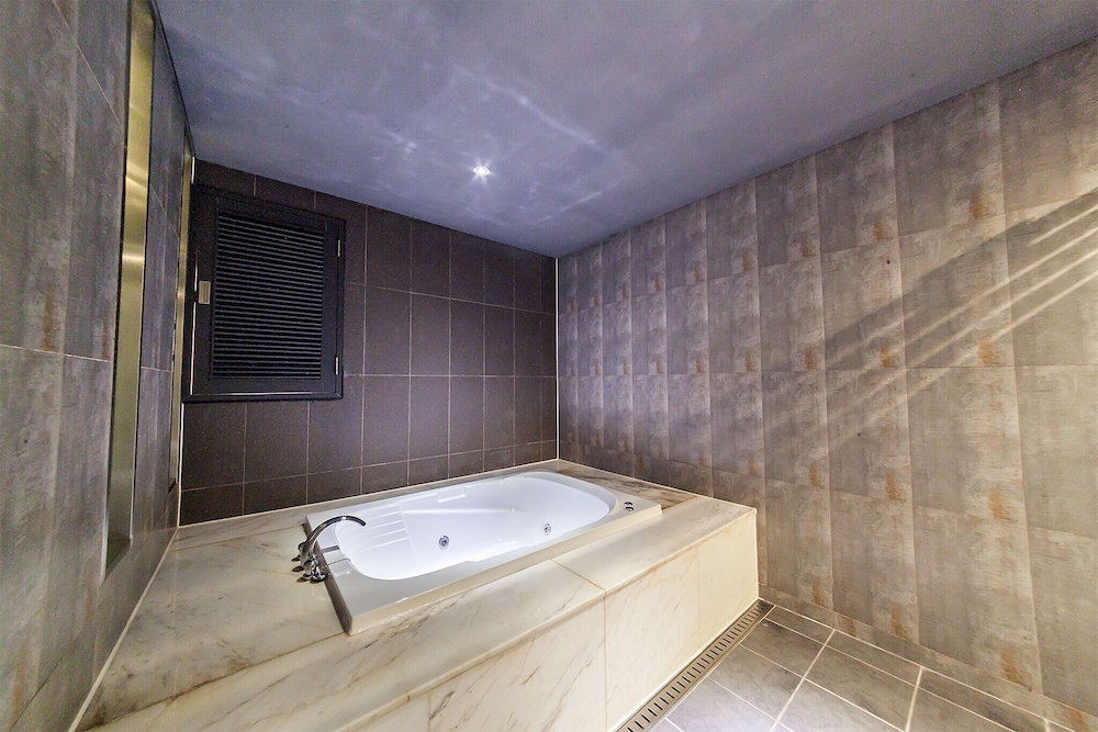 Jbis Hotel 45/46