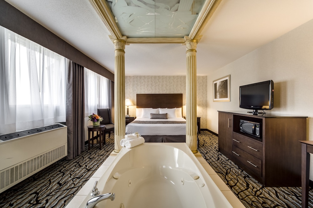 Monte Carlo Inn Oakville Suites 32/68