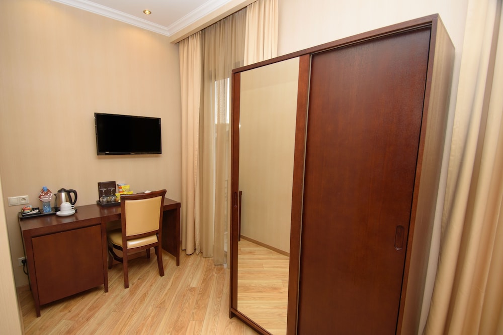 KMM Hotel Tbilisi 60/65