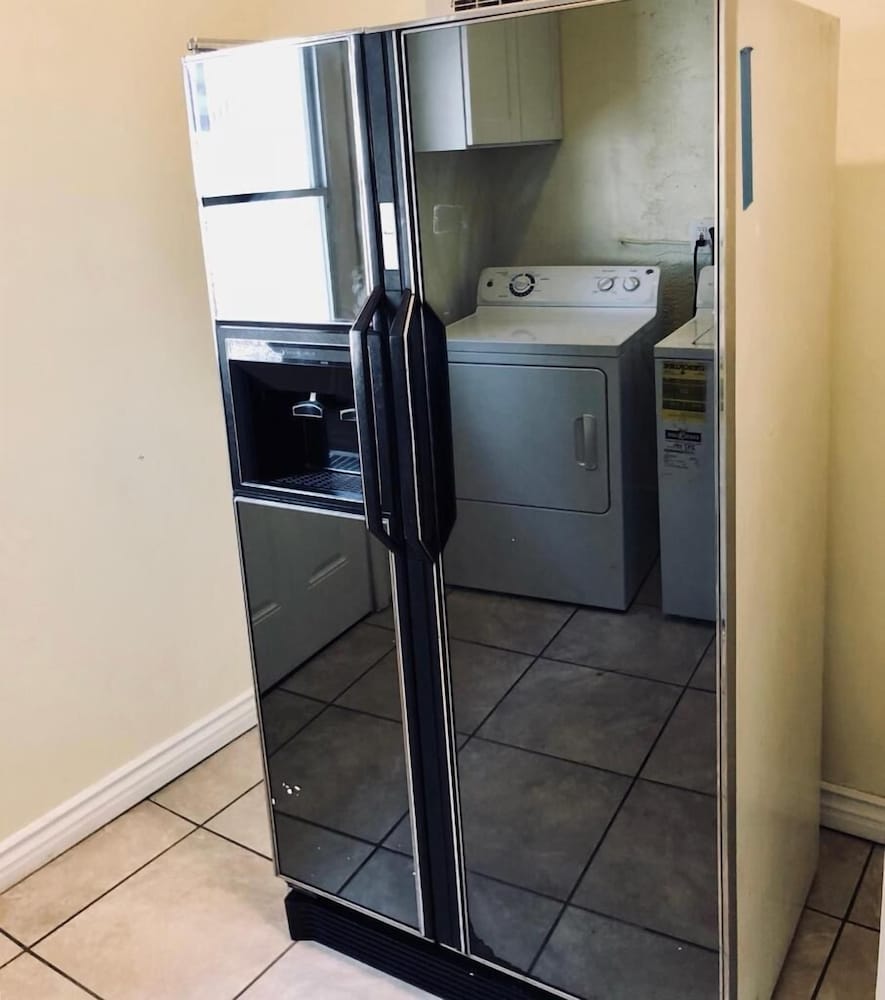 LAX Guest House 20/36