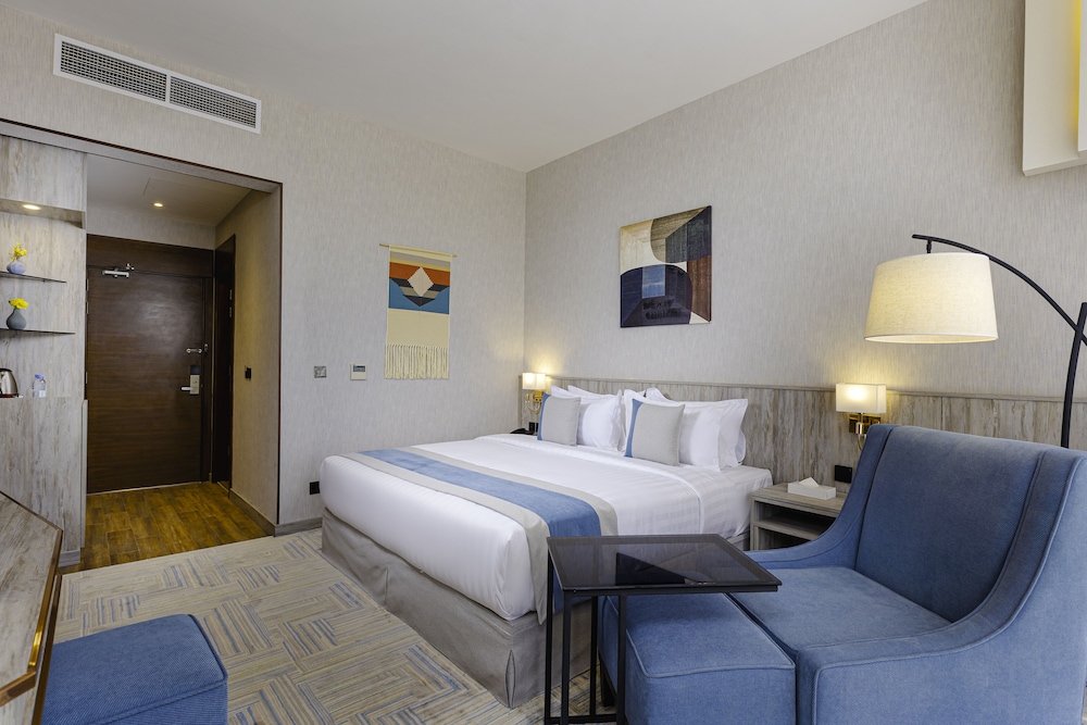 The Seasons Hotels 12/17