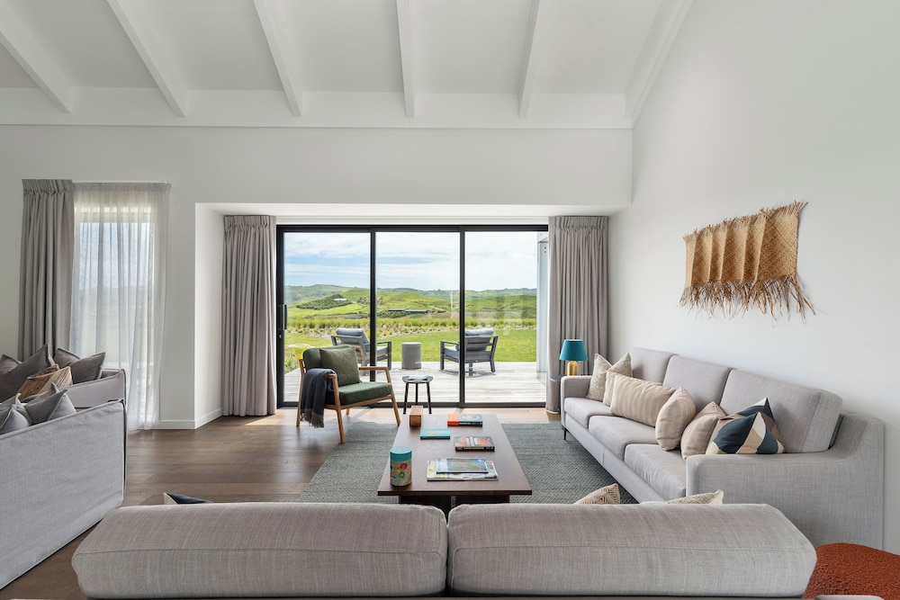 Te Karaka Lodge 32/58