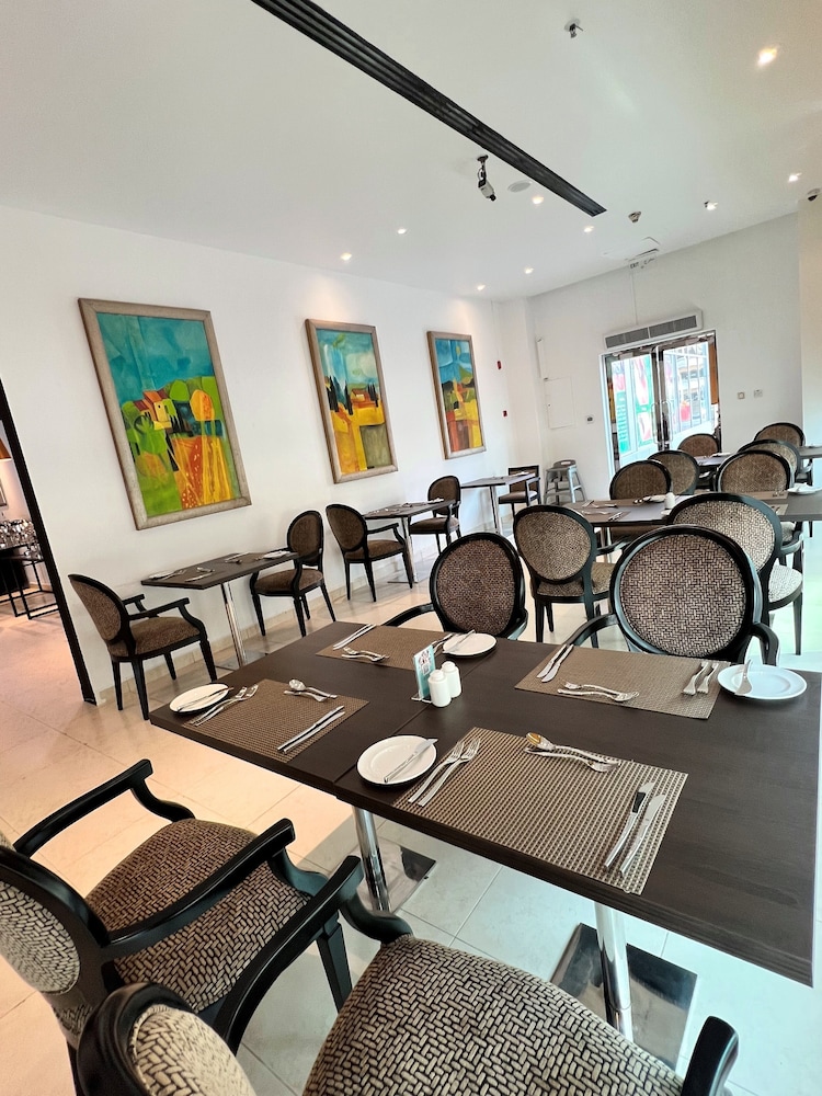 City Seasons Suites Dubai 53/60