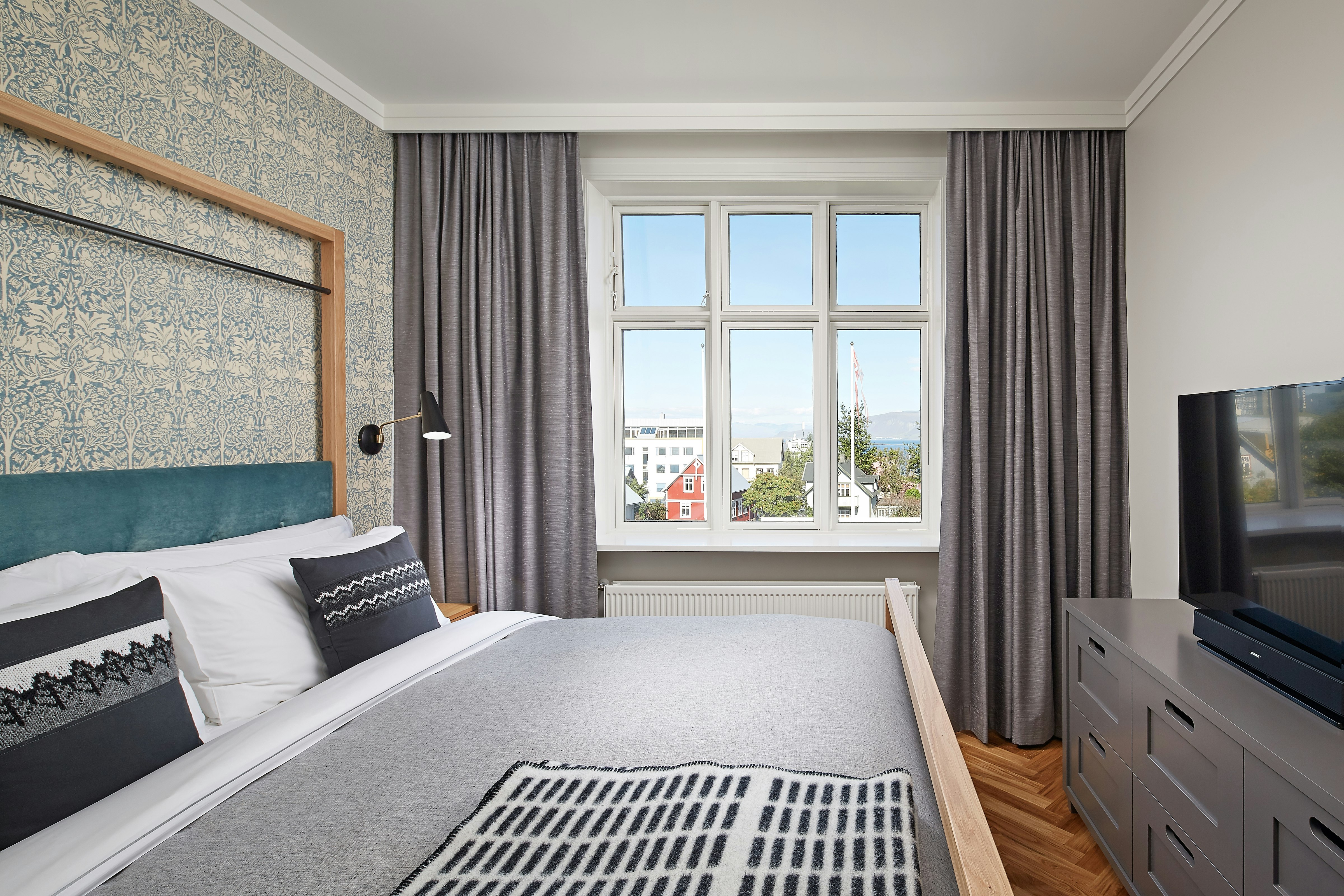 1 BEDROOM, SUITE, KING BED