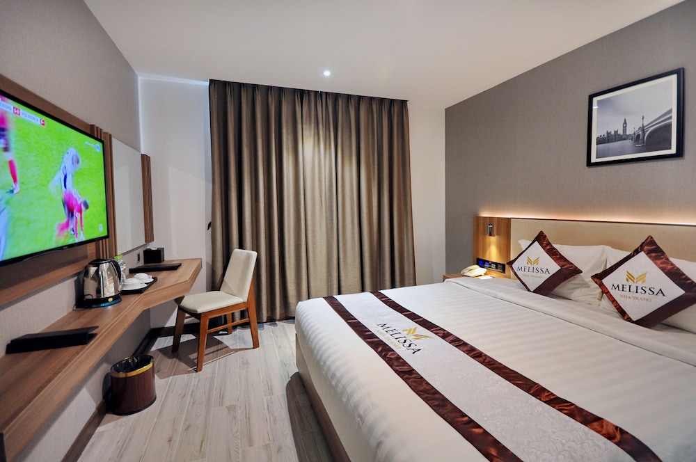 DELUXE, DOUBLE OR TWIN BED
