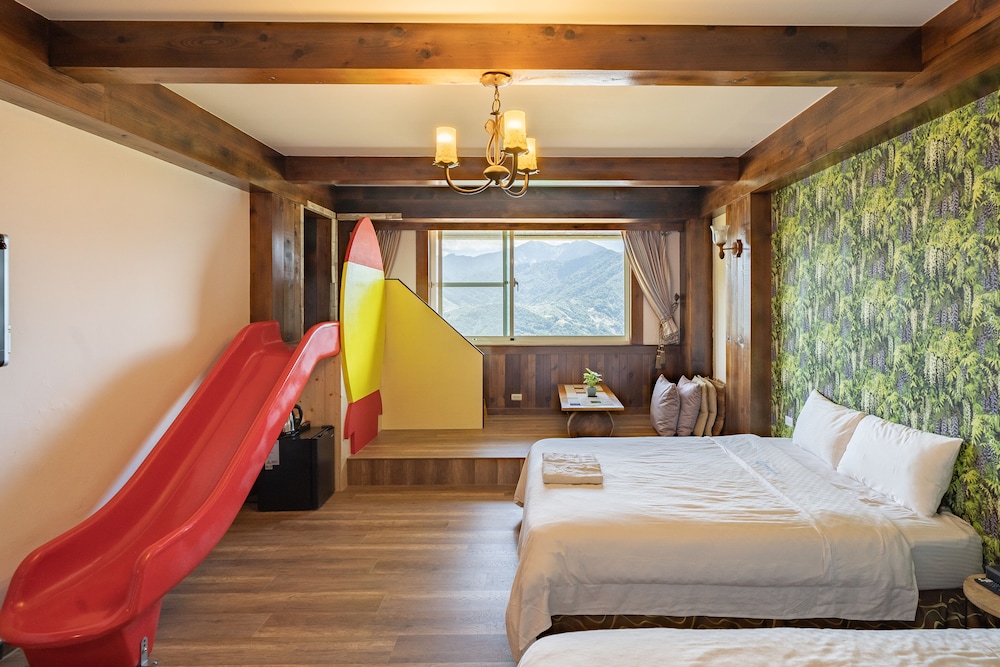 ROOM, QUADRUPLE