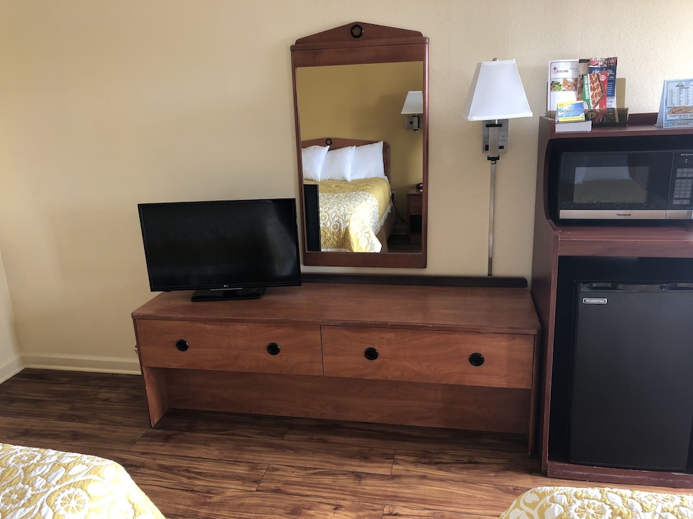 Days Inn by Wyndham Clarksville TN 10/53