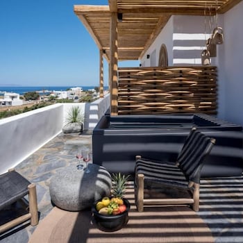VRACHOS SUITES MYKONOS 52/75