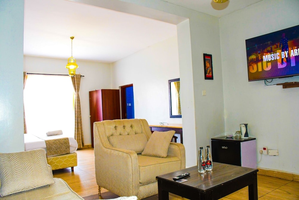 Jewelstone Hotel 55/69