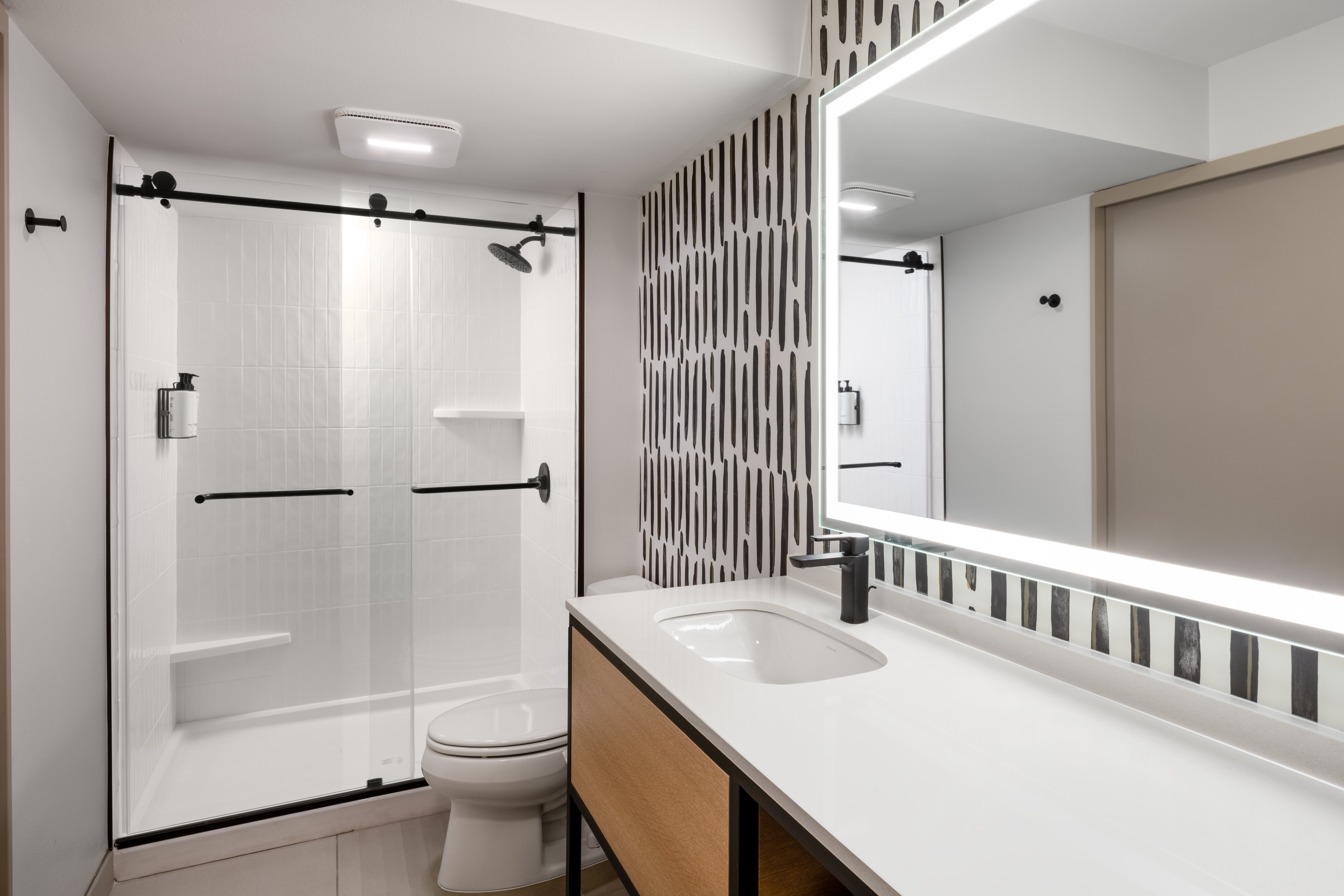 Atwell Suites Austin Airport, an IHG Hotel 70/72