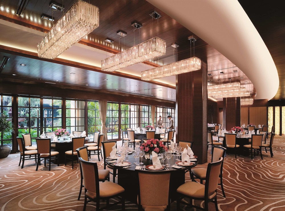 Shangri-La Bangkok 35/50