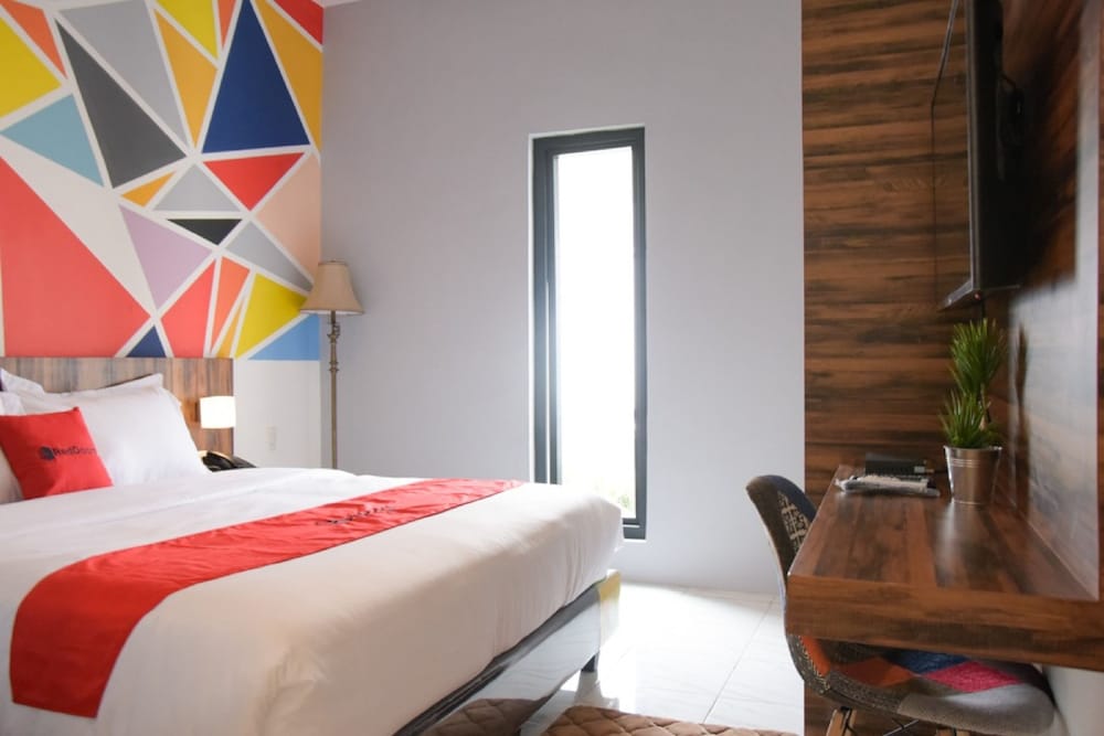RedDoorz Plus near UNIMED Medan 7/22