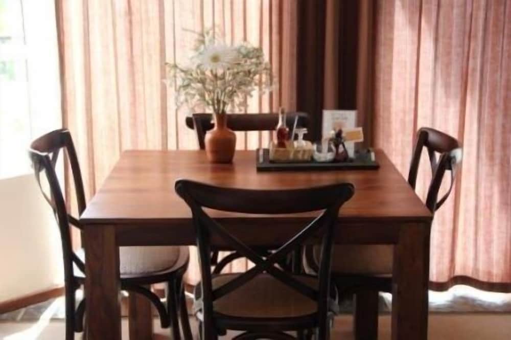 Glenda S Guest Suites 37/50