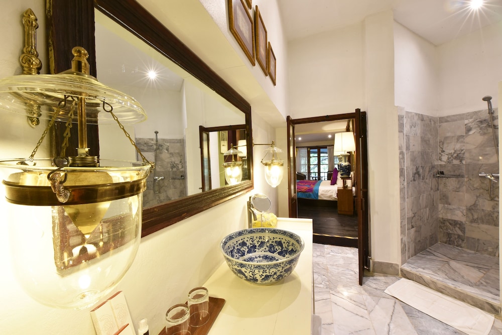 Zantiis Ndol Villas 11/66