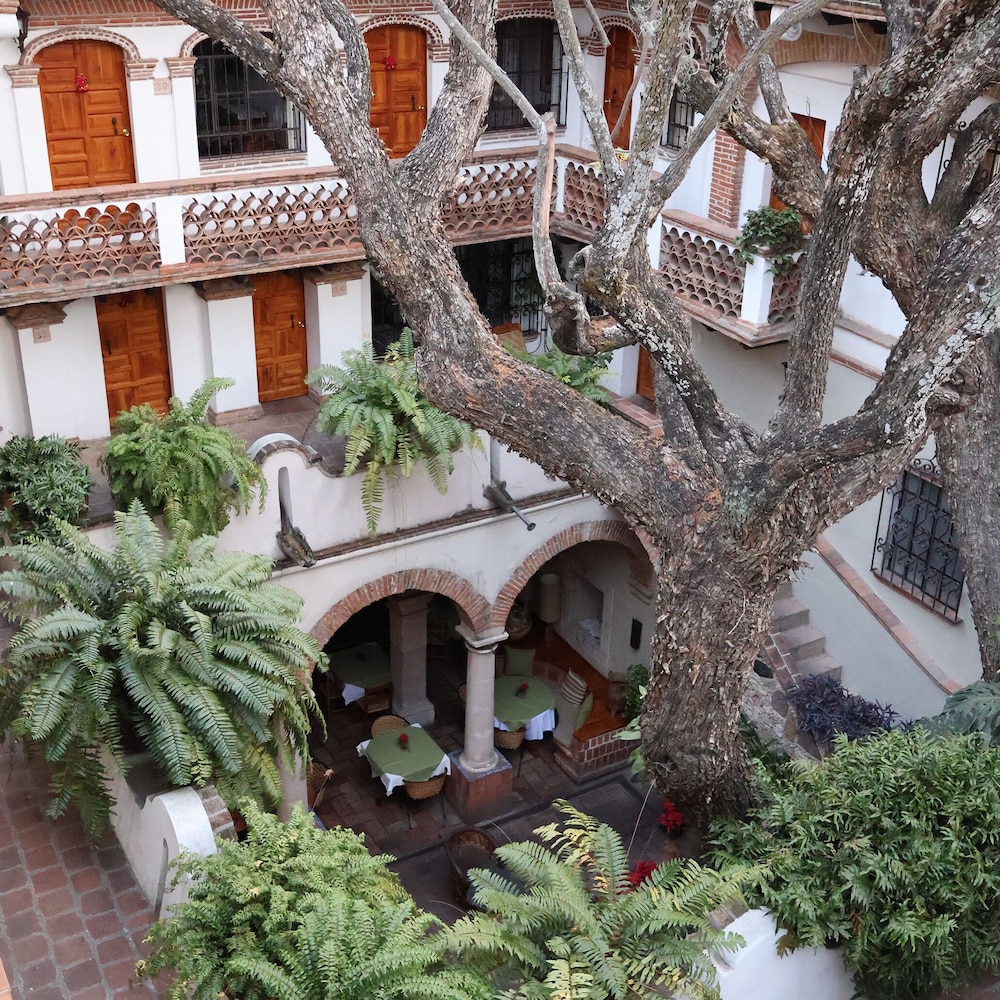 Hotel Los Arcos 10/65