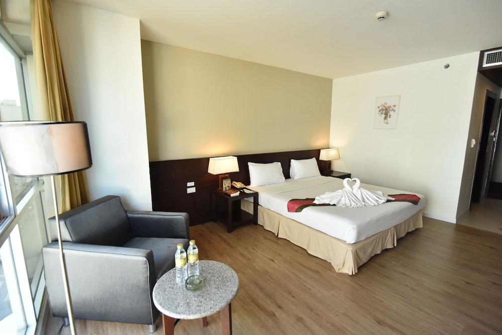 Golden Crown Grand Hotel 15/50