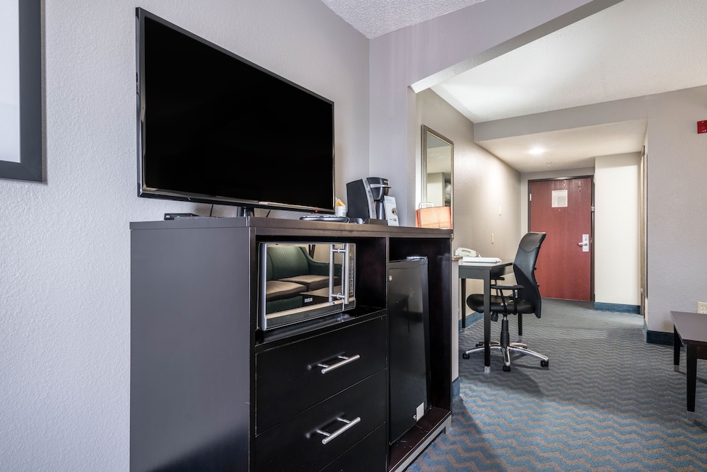 Holiday Inn Express Suites Roanoke Rapids Se 35/72
