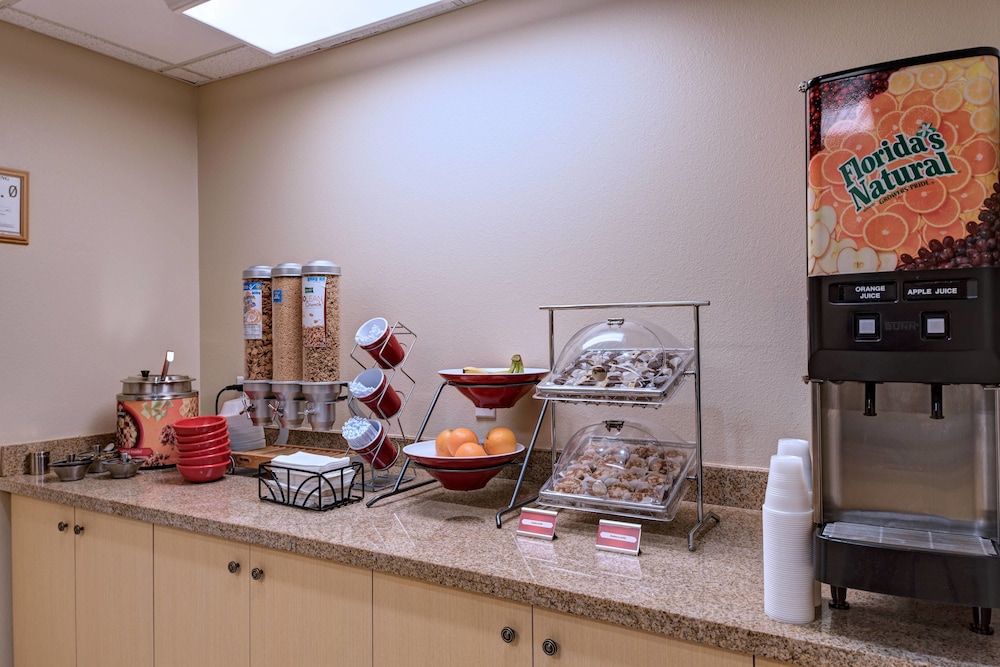 TownePlace Suites Fayetteville Cross Creek 33/35