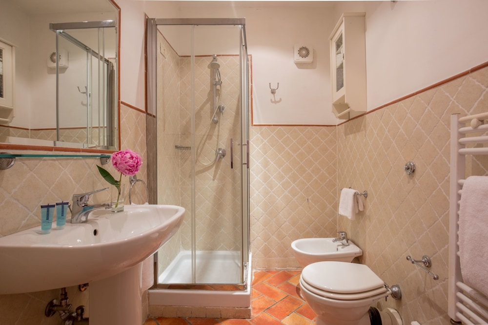Aenea Superior Inn 48/50