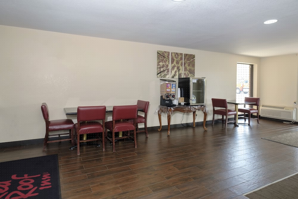 Red Roof Inn Hillsville 37/53
