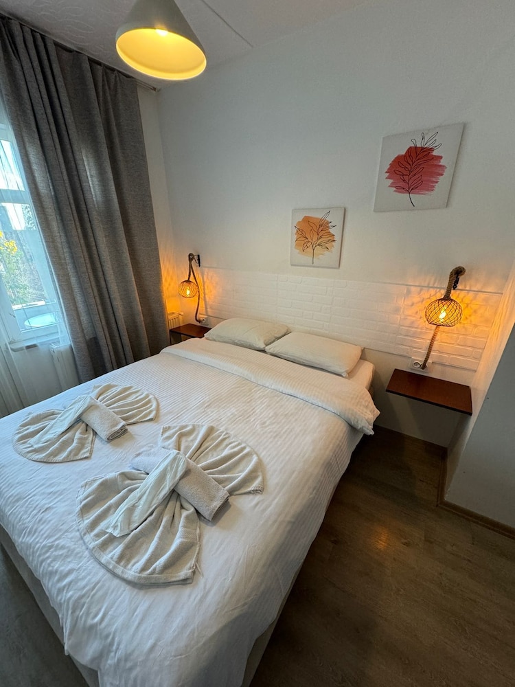 2 Bedrooms, Blue, Apartment, 2 King Beds, Single Bed, Sofa