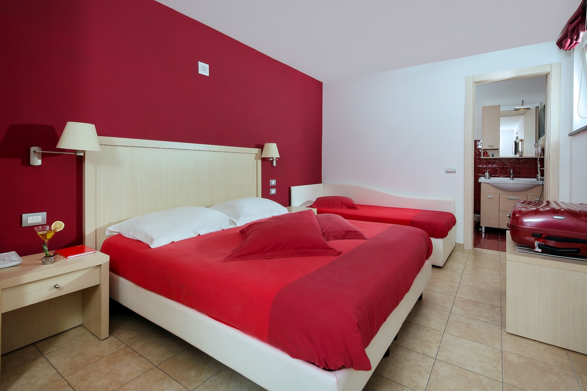 ROOM, TRIPLE