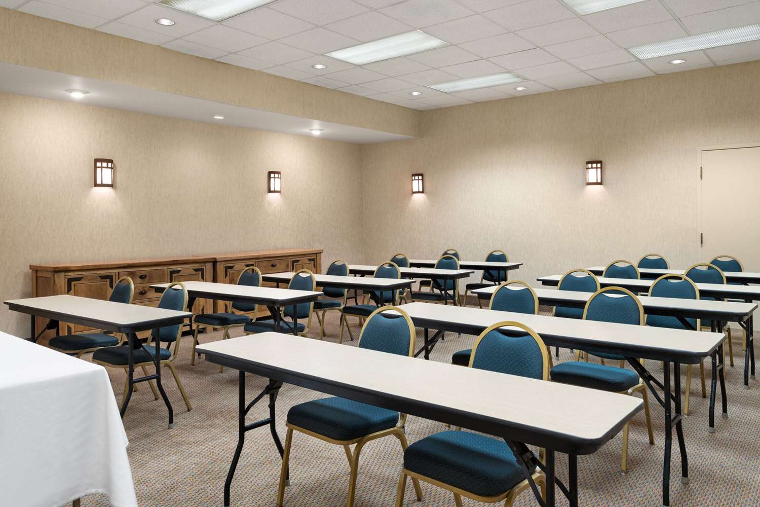 Ramada by Wyndham Tucson 56/63