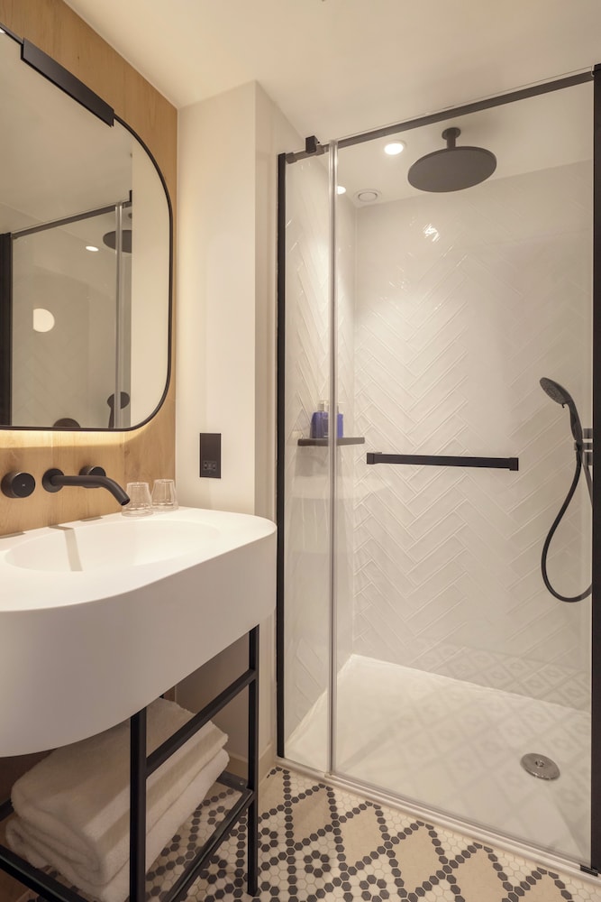 Dorsett Canary Wharf 45/45
