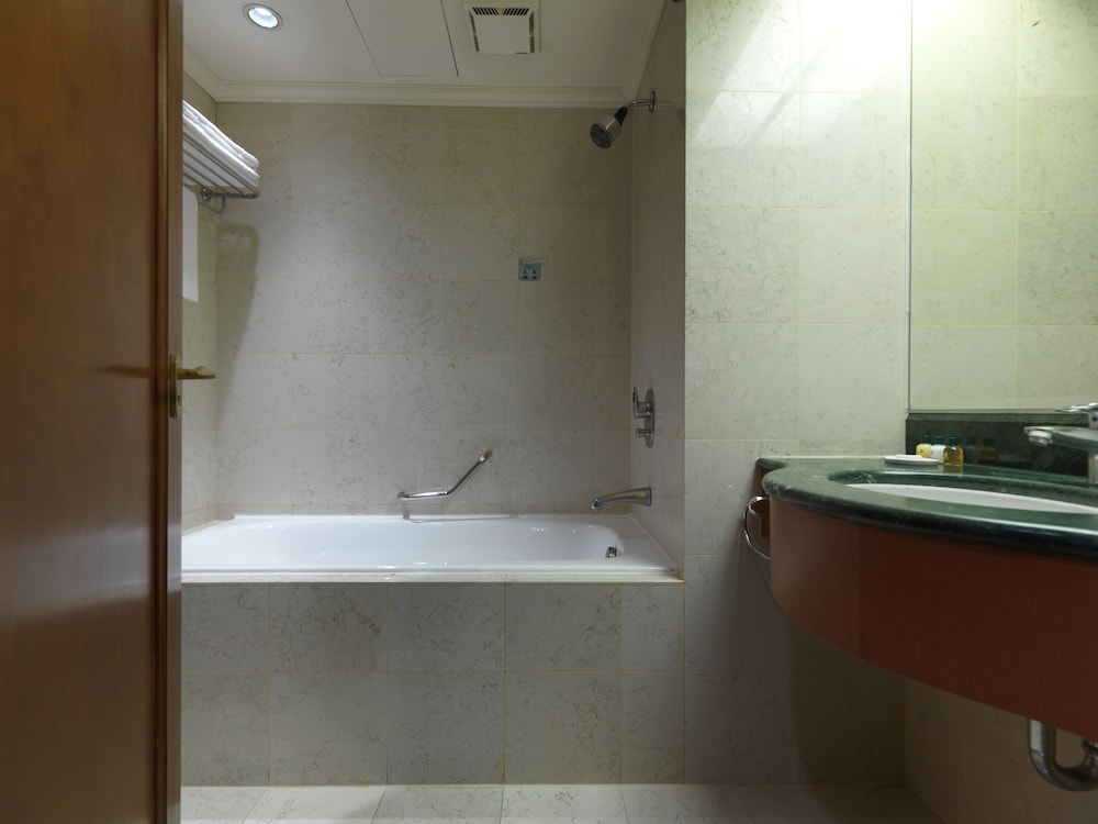 Monarch Plaza Hotel 47/47