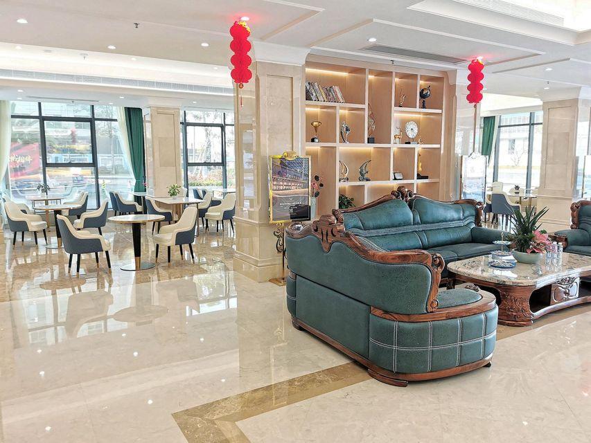 Vienna International Hotel (Shenzhen Huizhanwan Center) 28/50