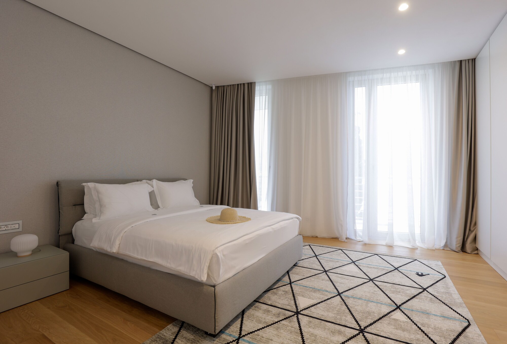 شقة بسرير كينج وسرير كوين بغرفتي نوم بإطلالة جزئية على البحر مع أريكة، Dukley Hotel Resort 3/10