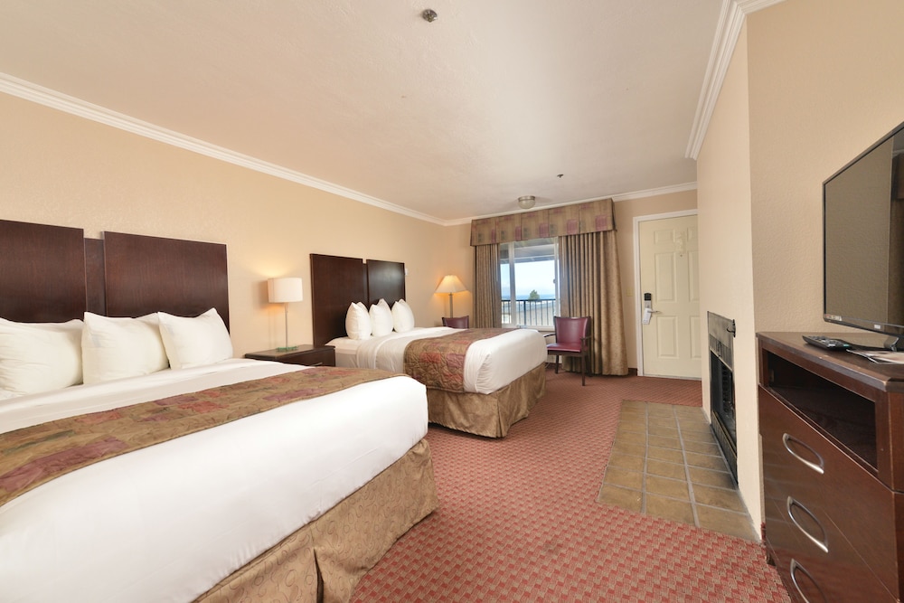 Pacific Shores Inn 26/56