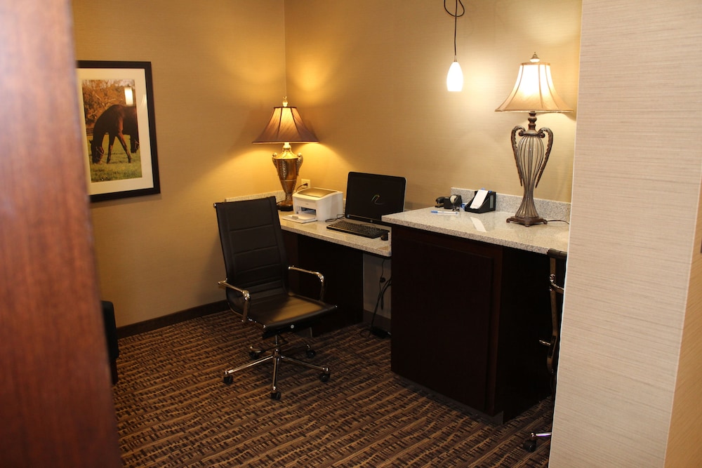 Comfort Inn & Suites Northern Kentucky 41/48